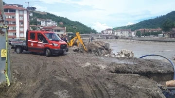 Ankara Büyükşehir Belediyesi sel felaketinin yaralarını sarmak için Kastamonu’da
