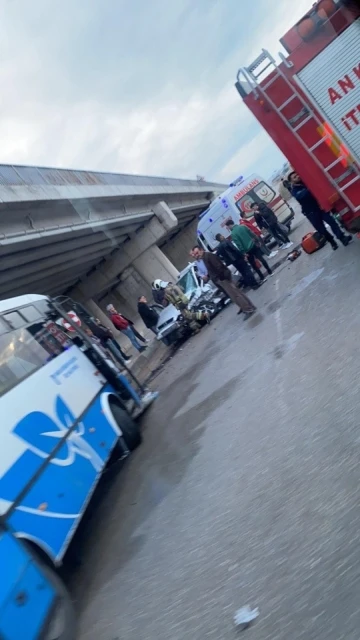 Ankara’da halk otobüsü ile otomobil çarpıştı: 4 yaralı
