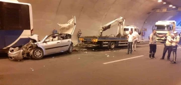 Ankara’da otomobil belediye otobüsünün altına girdi: 3 yaralı
