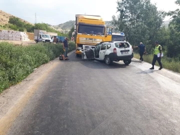 Ankara’da otomobil tırla kafa kafaya çarpıştı: 1 yaralı
