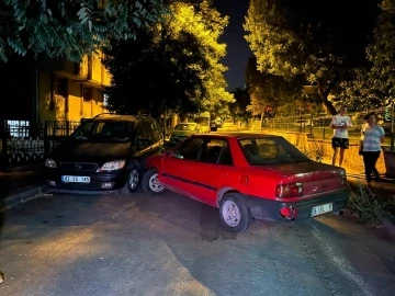 Ankara’da park halindeki araca çarpan sürücü olay yerinden kaçtı
