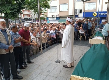 Ankara’da yaşanan trafik kazasında hayatını kaybeden 2 arkadaş son yolculuklarına uğurlandı
