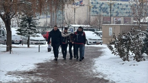 Annesini boğup, kardeşini tabancayla öldüren zanlı hakkında karar