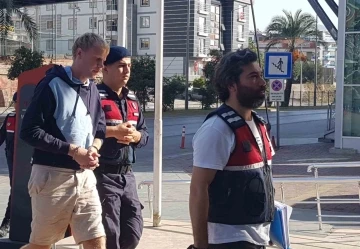 Antalya’da 35 bin erosu gasp edildikten sonra 2 şüpheliyi aracıyla çarparak öldüren Ukraynalı turist tutuklandı
