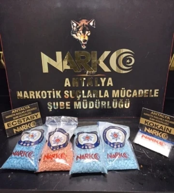 Antalya'da 5 kilo 272 gram esrar, 19 bin 881 adet ecstasy hap ele geçirildi