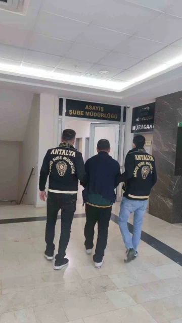 Antalya’da 53 yıl kesinleşmiş hapis cezası ile aranan firari yakalandı
