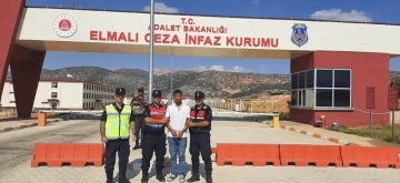 Antalya’da 6 yıl hapis cezası bulunan şüpheli jandarmaya takıldı
