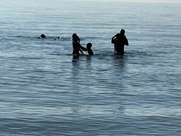 Antalya’da aralık ayının ortasında deniz keyfi
