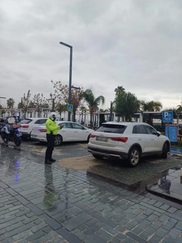 Antalya’da engelli park yerlerine park eden 625 sürücüye ceza
