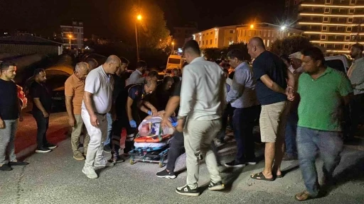 Antalya’da iki motosiklet çarpıştı: 1’i ağır 2 yaralı
