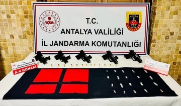 Antalya’da jandarmadan silah ve uyuşturucu madde operasyonu: 2 gözaltı
