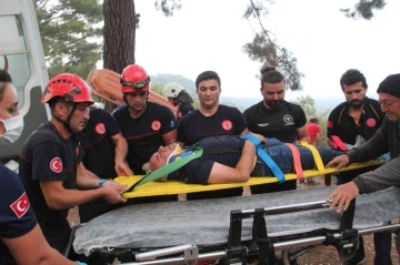 Antalya’da kayalık alana düşen şahsı kurtarma seferberliği
