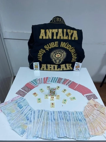 Antalya’da kumar operasyonu: 13 kişiye cezai işlem uygulandı
