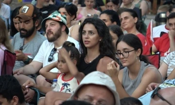 Antalya’da milli maçı dev ekranda izlediler
