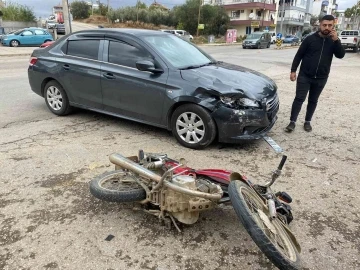 Antalya’da motosiklet ile otomobil kavşakta çarpıştı: 1 yaralı
