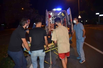 Antalya’da motosiklet orta refüje çarptı: 1 i ağır 2 yaralı
