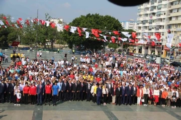 Antalya’da &quot;19 Mayıs&quot; etkinlikleri Atatürk Anıtı’na çelenk sunumuyla başladı
