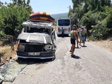 Antalya’da rafting dönüşü kaza: 8 yaralı
