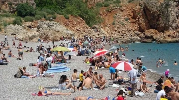 Antalya’da Ramazan bayramını fırsat bilen dünyaca ünlü sahile koştu
