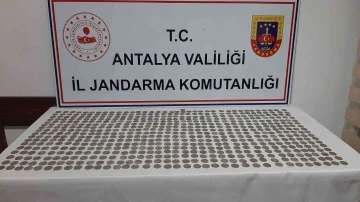 Antalya’da Roma dönemine ait 613 sikke ele geçirildi
