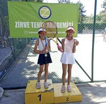 Antalya’daki tenis turnuvasında Kaya kardeşler ikinci oldu
