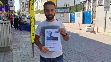 Antalya’dan geldi sokak sokak dolaşıp kayıp kardeşini arıyor

