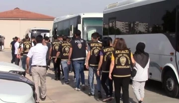 Antalya merkezli 10 ilde 'sanal vurgun' operasyonu: 17 gözaltı