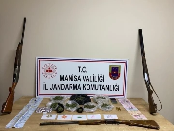 Araçla uyuşturucu ticareti jandarmaya takıldı
