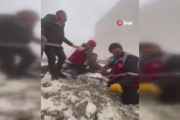 Arama kurtarma ekipleri ikinci depreme enkaz başında böyle yakalandı