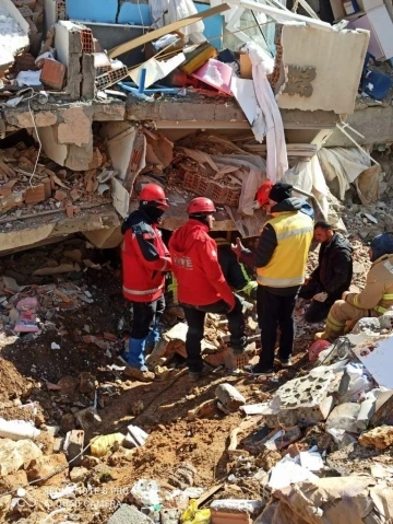 Arama kurtarma ve yardım ihtiyaçlarını gidermek için çalışmalar devam ediyor
