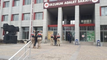 Aranan şahıslar Jandarma’dan kaçamadı
