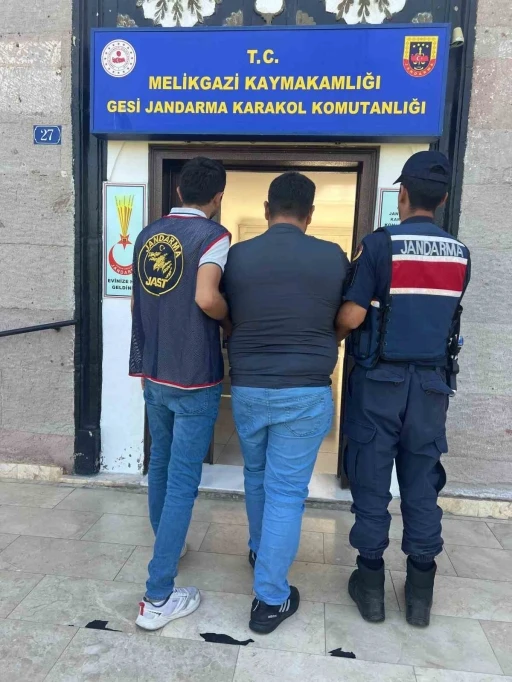 Aranan şahıslar yakalandı
