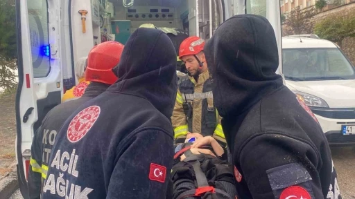 Araziye uçtu, yaralıların ıslanmaması için itfaiye çadır gerdi
