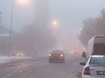 Ardahan’da yoğun sis görüş mesafesini 20 metreye kadar düşürdü
