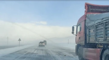 Ardahan’ın yüksek kesimlerinde etkili olan tipi ulaşımı aksatıyor
