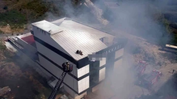 Arnavutköy’de ayakkabı fabrikasındaki yangında can pazarı
