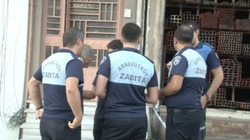 Arnavutköy’de hafriyat alımı esnasında bina kaydı
