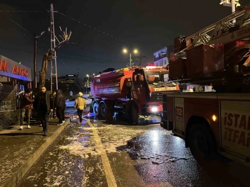 Arnavutköy’de korkutan iş yeri yangını: Alevler kameraya anbean yansıdı
