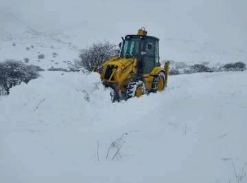 Arpaçay’da 3 köy yolu ulaşıma kapandı
