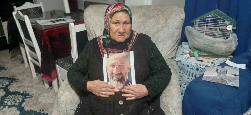 Artvin’de  gözü yaşlı anne 43 gündür kayıp oğlunun eve dönmesini bekliyor
