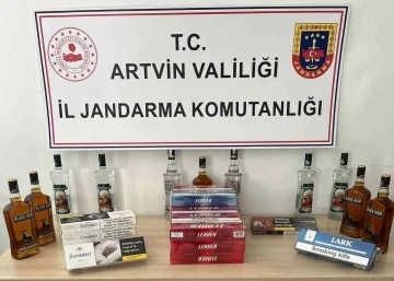 Artvin’de jandarmadan kaçak sigara ve içki operasyonu
