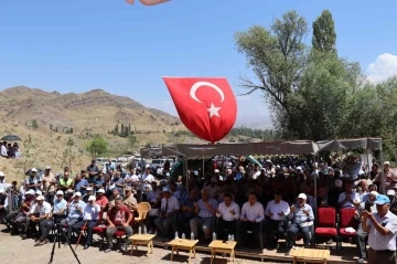 Aşık Sümmani doğduğu köyde düzenlenen şenlikle anıldı
