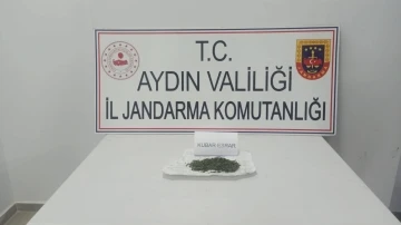 At arabasında uyuşturucu ele geçirildi
