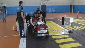 Ataşehir’de anaokulu öğrencilerine trafik eğitimi
