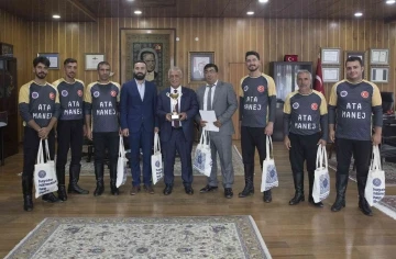 Atatürk Üniversitesi atlı spor kulübünden Rektör Çomaklı’ya ziyaret
