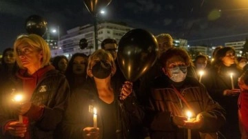 Atina’da tren kazasında hayatını kaybedenler anıldı