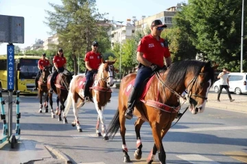 Atlı polisler Gaziantep’te devriye attı
