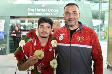 Avrupa Şampiyonu milli halterci Muhammed Furkan Özbek’e coşkulu karşılama

