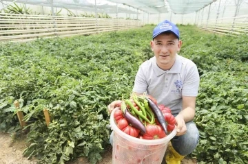 Aydın Büyükşehir Belediyesi ata tohumlarından ürettiği sebzeleri vatandaşlarla buluşturuyor

