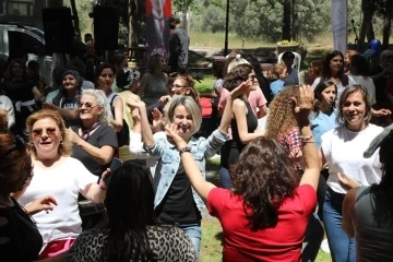 Aydın Büyükşehir Belediyesi’nin etkinliğinde anneler doyasıya eğlendi
